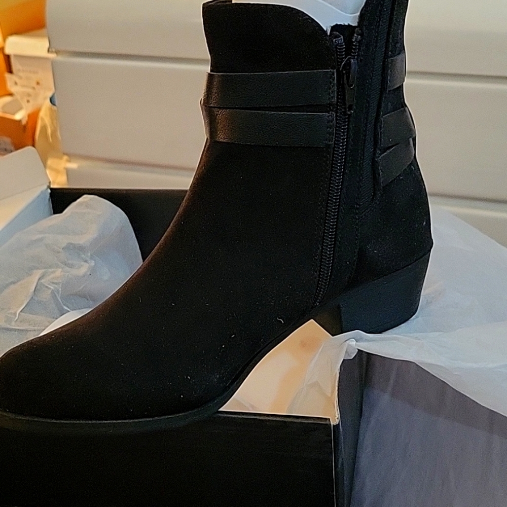 WOMEN'S LANE BRYANT BLACK BOOTS - SIZE 9W